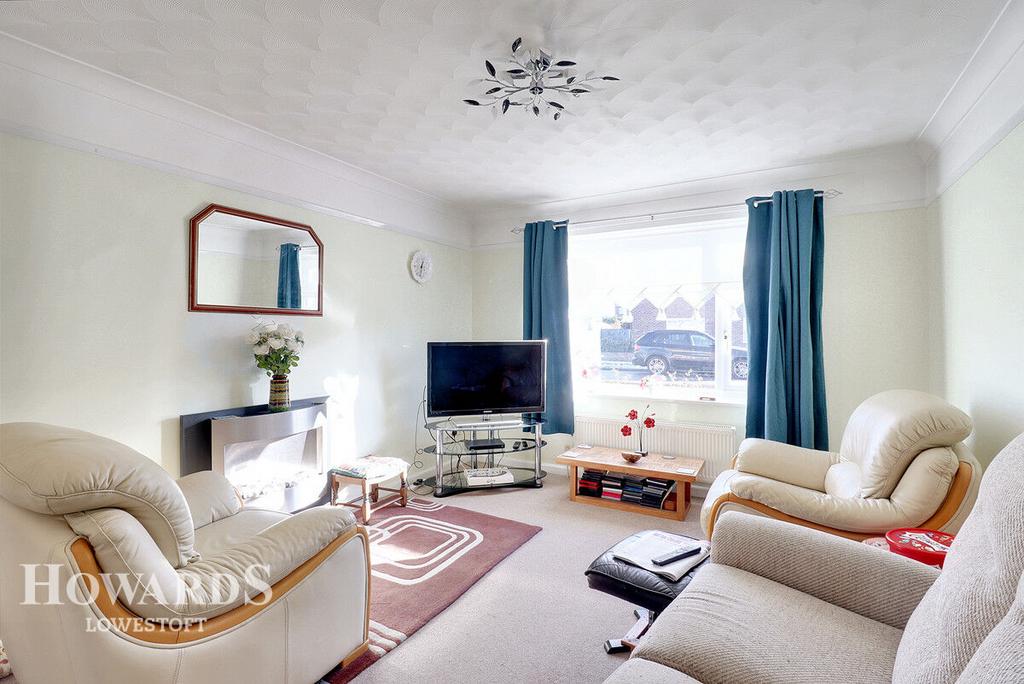 Crestview Drive, Lowestoft 2 bed detached bungalow for sale £260,000