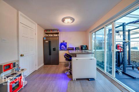 69 Calamint Road, Witham, CM8 2XT