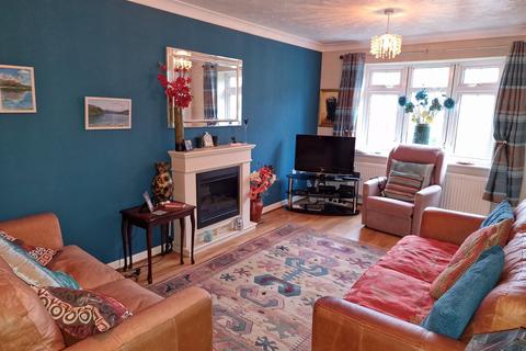 16 Stuart Way, Bridport, DT6 4AU