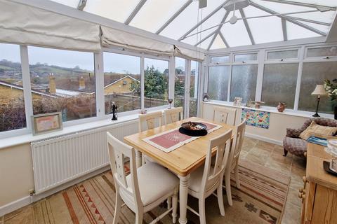 16 Stuart Way, Bridport, DT6 4AU