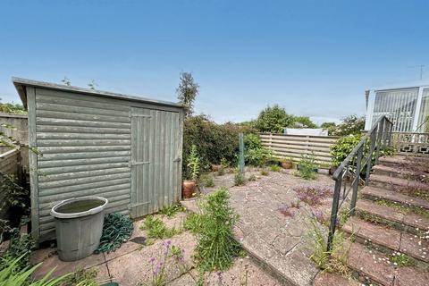 16 Stuart Way, Bridport, DT6 4AU