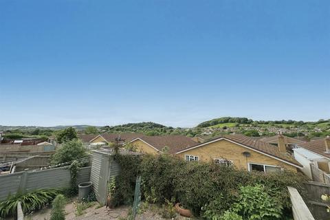 16 Stuart Way, Bridport, DT6 4AU
