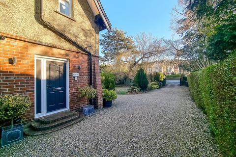 Flat 3, 72 Cornwall Road, Harrogate, HG1 2NE
