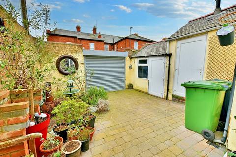 5 bedroom terraced house for sale, North Grove, Roker