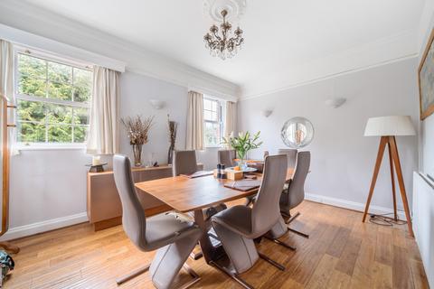 2 bedroom flat for sale, Oatlands Chase, Weybridge, KT13