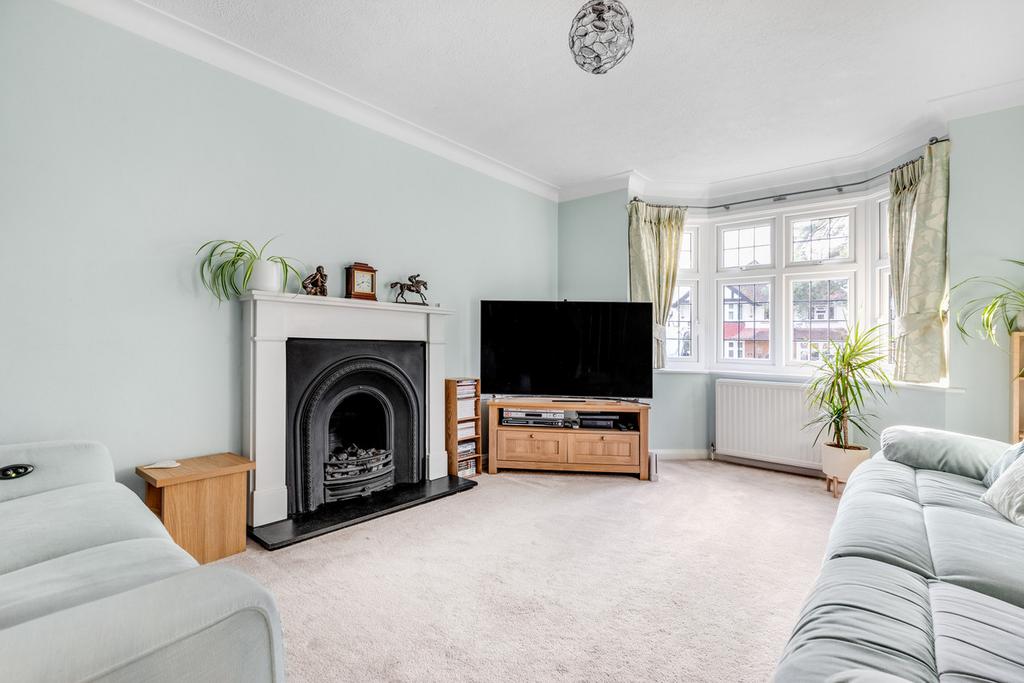 Hookfield, Epsom, KT19 4 bed detached house for sale £1,000,000