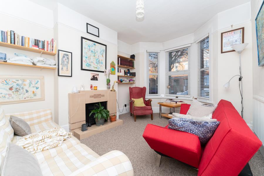 Deans Road, W7 3 bed terraced house for sale £724,950