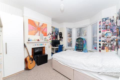 24 Deans Road, London, W7 3QB