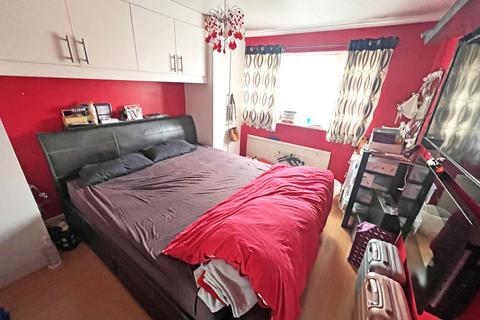 20 Dunlop Road, Tilbury, RM18 7BE