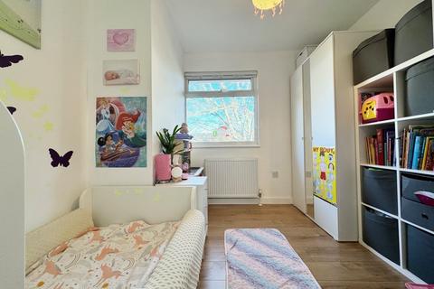 95 Beechtree Avenue, Englefield Green, Egham, TW20 0TD