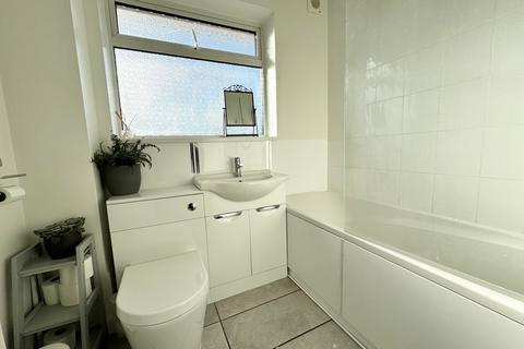 95 Beechtree Avenue, Englefield Green, Egham, TW20 0TD