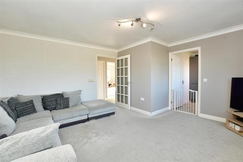 86 Dunlop Close, Dartford, DA1 5LT