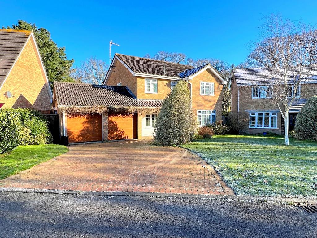 Silverdale, Barton On Sea, New Milton, Hampshire. BH25 7DE 4 bed