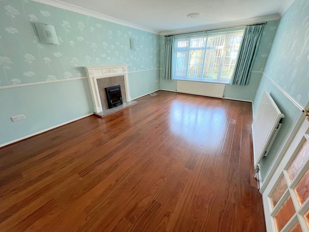 Silverdale, Barton On Sea, New Milton, Hampshire. BH25 7DE 4 bed detached house for sale £685,000