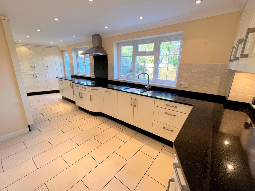 Silverdale, Barton On Sea, New... 4 bed detached house for sale £685,000