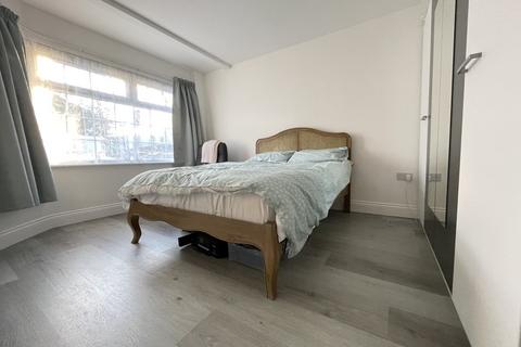 2 bedroom flat to rent, Canterbury Road, Harrow HA1