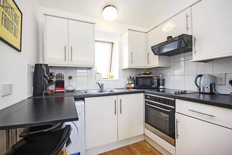 2 bedroom flat for sale, Clarence Place, Clapton, London, E5
