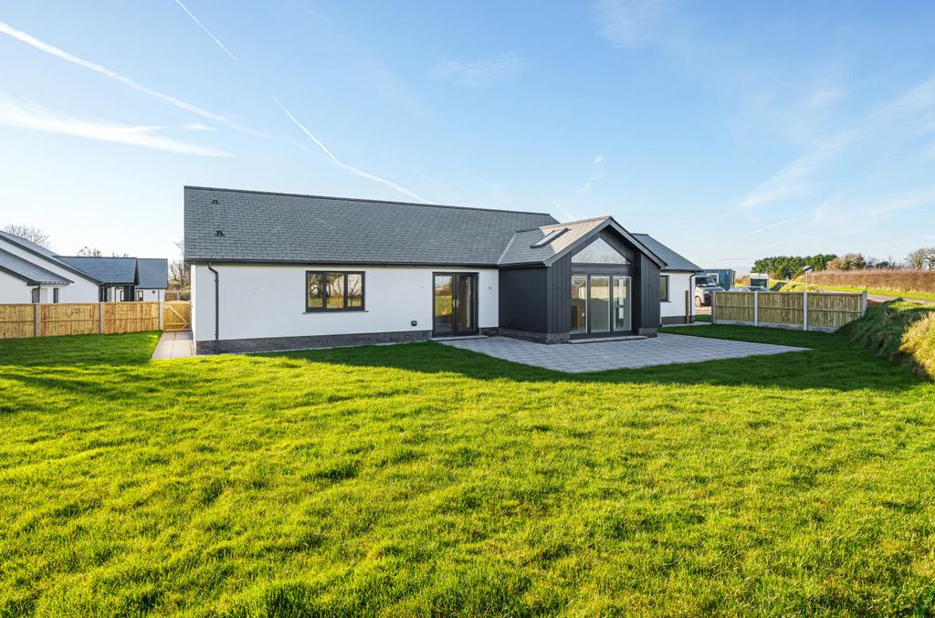 1 Chapel Close, Stibb Cross, Torrington, Devon, EX38 3 bed bungalow for