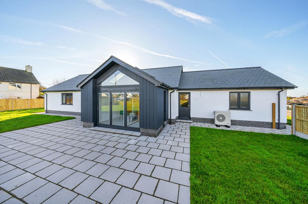 1 Chapel Close, Stibb Cross, Torrington, Devon, EX38 3 bed bungalow for