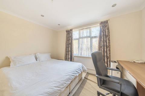 3 bedroom semi-detached house to rent, Fairfield Crescent, Edgware, HA8