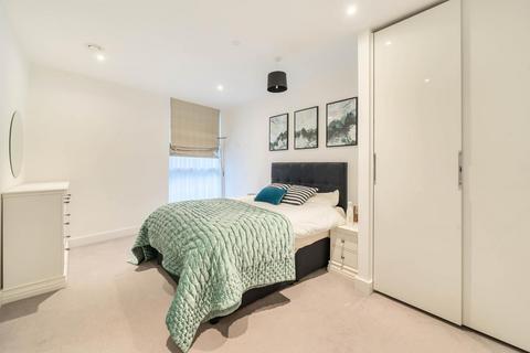 2 bedroom flat for sale, River Gardens Walk, London SE10