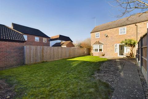 3 Callaway Path, Hartwell, Aylesbury, HP19 7BN