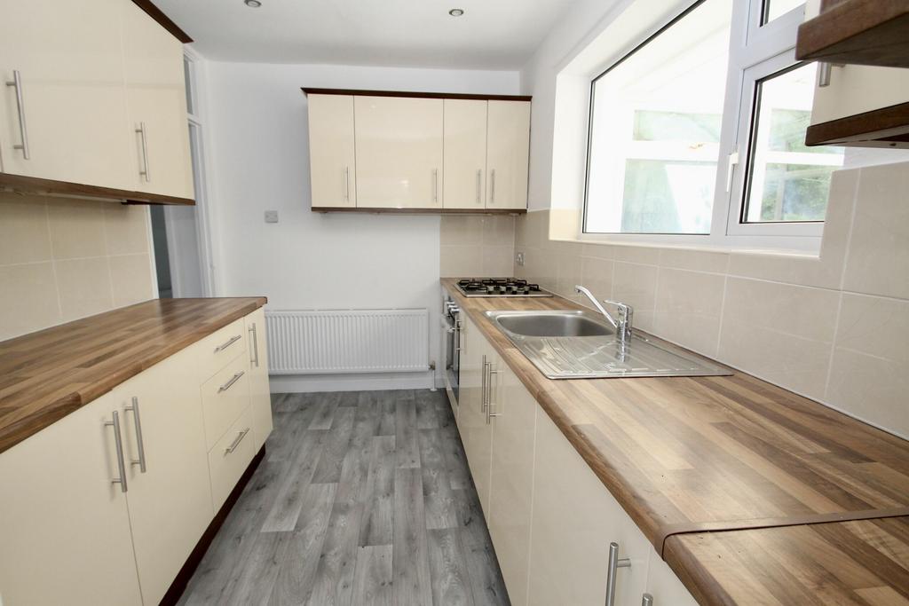 St Cuthbert Avenue, Wells, Somerset 2 bed semidetached bungalow £295,000