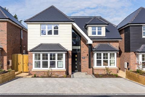 4 bedroom detached house for sale, Oaks Drive, Ringwood, Hampshire, BH24