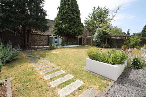 Stoneleigh, 2d North Road, Wells, BA5 2TJ