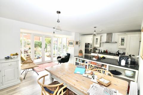24 Hamiltons Close, Wells, BA5 2GS