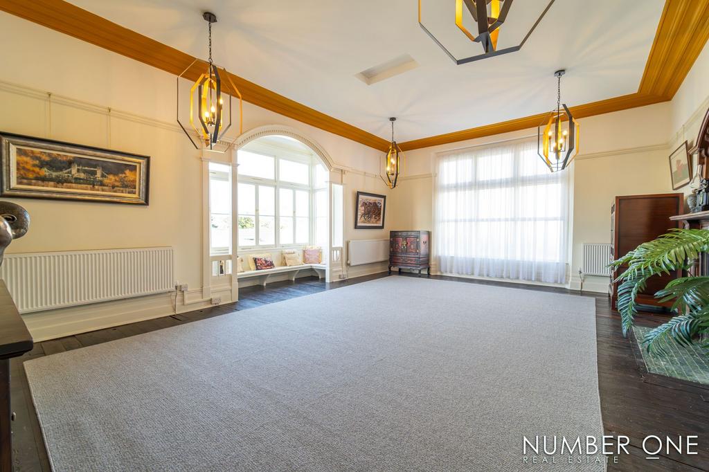 Bedroom/Ballroom