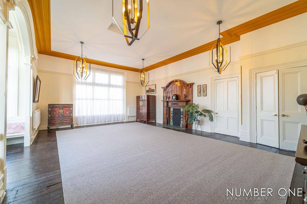 Bedroom/Ballroom