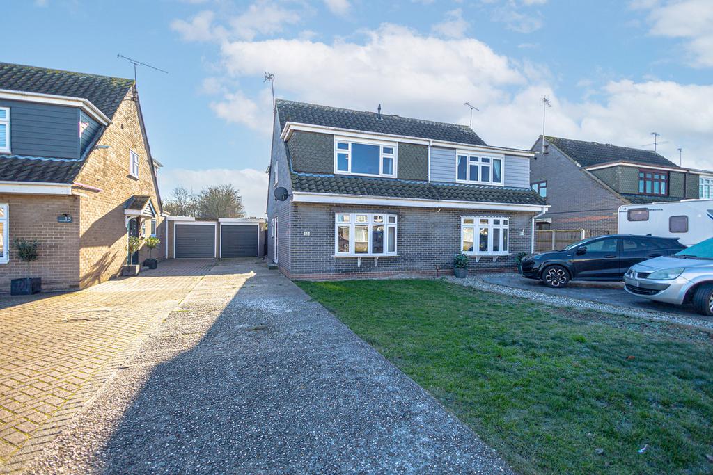 Glebelands, Benfleet, SS7 3 bed semidetached house for sale £400,000