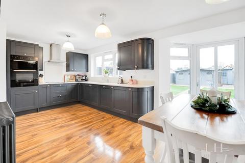 33 Strathmore Gardens, Hornchurch, RM12 4BG
