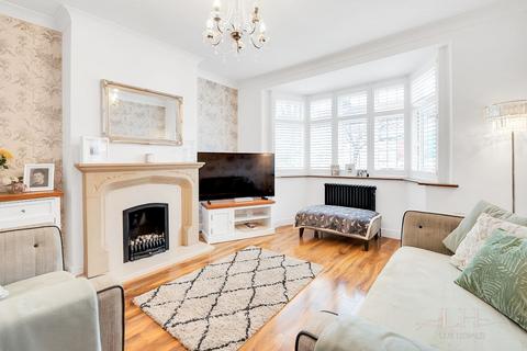 33 Strathmore Gardens, Hornchurch, RM12 4BG