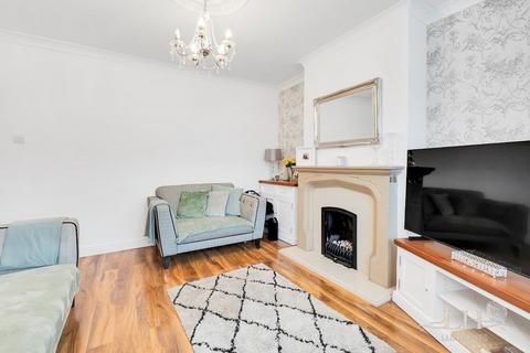 33 Strathmore Gardens, Hornchurch, RM12 4BG