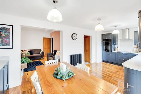 33 Strathmore Gardens, Hornchurch, RM12 4BG