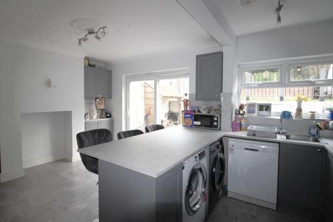 17 Broadwaters Drive, Kidderminster, DY10 2RY