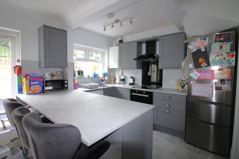 17 Broadwaters Drive, Kidderminster, DY10 2RY