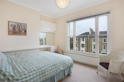 2 bedroom flat for sale, Dartmouth Park Road, London