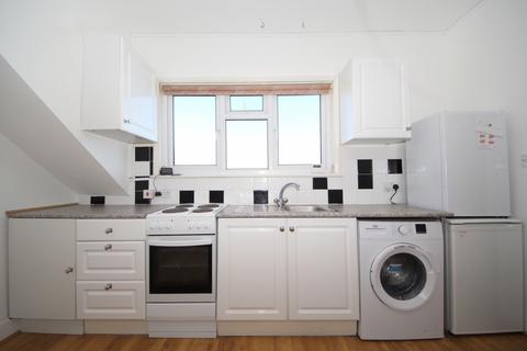 Studio to rent, Firs Lane, Winchmore Hill N21