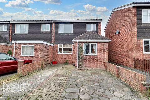 73 Hamilton Drive, Romford, RM3 0UX