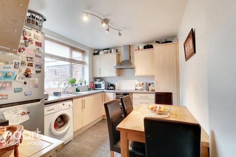 73 Hamilton Drive, Romford, RM3 0UX