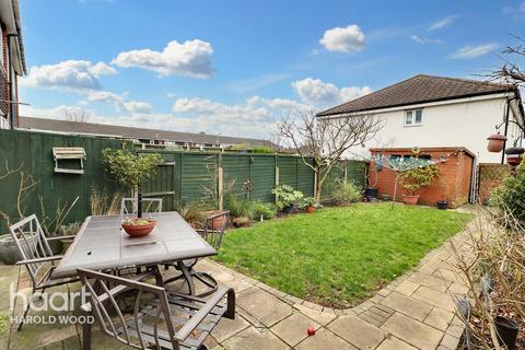 73 Hamilton Drive, Romford, RM3 0UX