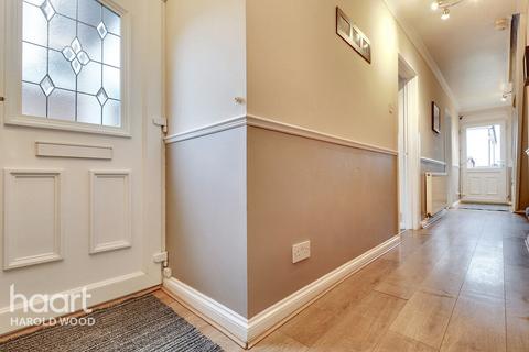 73 Hamilton Drive, Romford, RM3 0UX