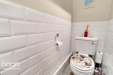 73 Hamilton Drive, Romford, RM3 0UX