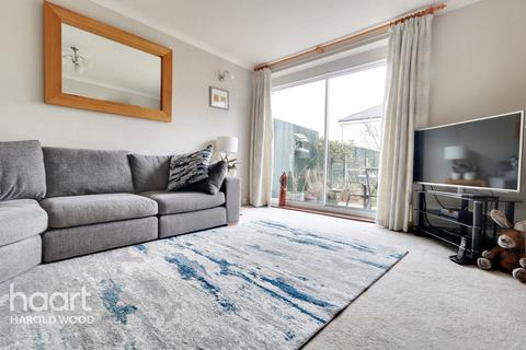 73 Hamilton Drive, Romford, RM3 0UX
