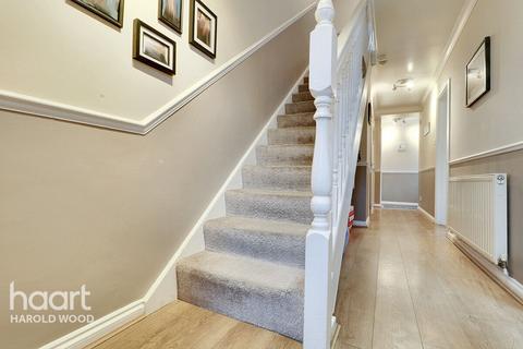 73 Hamilton Drive, Romford, RM3 0UX