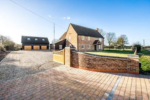 4 bedroom detached house for sale, Common Road, Fundenhall, NR16