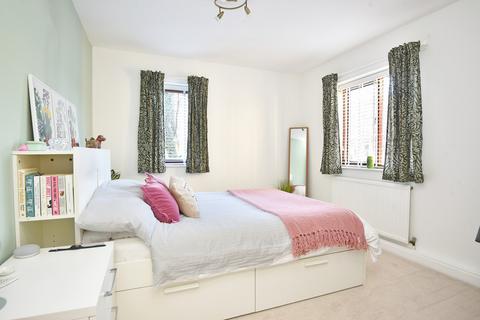 2 bedroom apartment to rent, West End Avenue, Harrogate, hg2 9bz